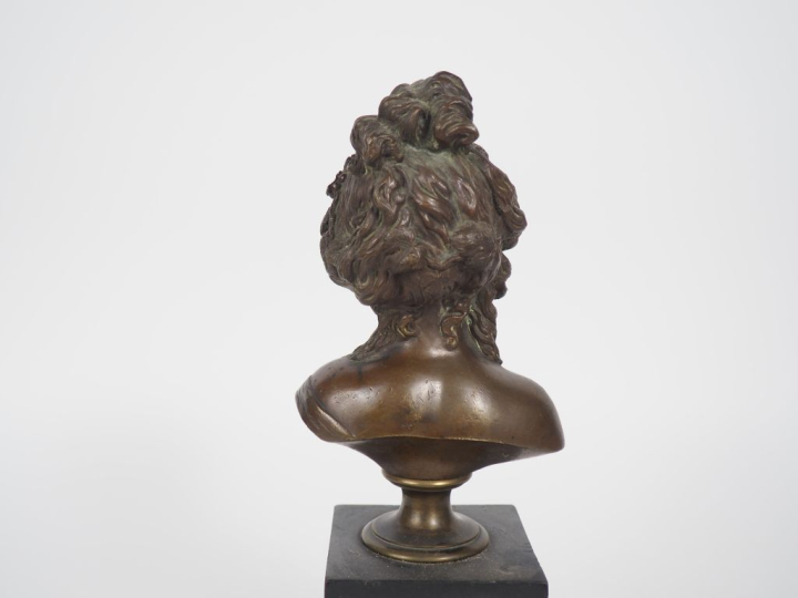 Sujet en régule fin XIXème, "buste de jeune fille", sur un socle en bo