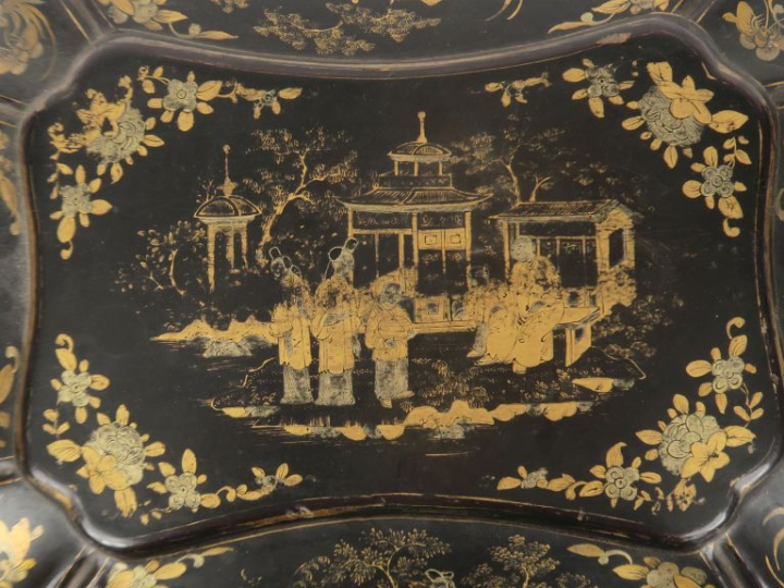 Coffret à couture Napoléon III de style Extrême-orient en bois laqué e