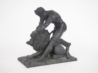 Vente aux enchères Ecole française XIXème. "Héraclès et le lion de némée". Groupe en bron