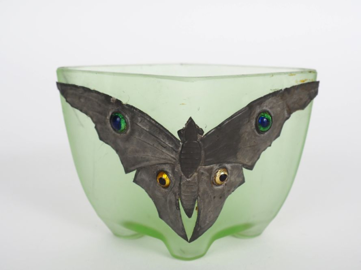 Vide-poche XXème en verre sablé et application d'étain à décor de papi