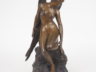 Vente aux enchères Alfred BOUCHER. "L'hirondelle blessée". Sculpture en bronze double pat