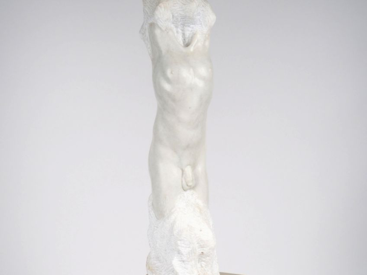 Serge SALLAN.  "Ephébe" . grande sculpture en marbre blanc des pyrénée