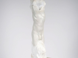 Vente aux enchères Serge SALLAN.  "Ephébe" . grande sculpture en marbre blanc des pyrénée