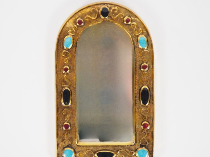 François LEMBO. Miroir en céramique polychrome et dorée à décor de cab