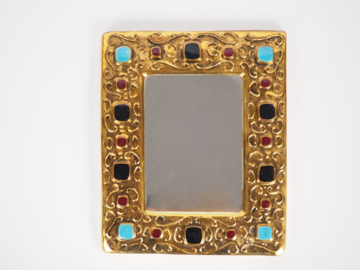 François LEMBO. Miroir en céramique polychrome et dorée à décor de cab