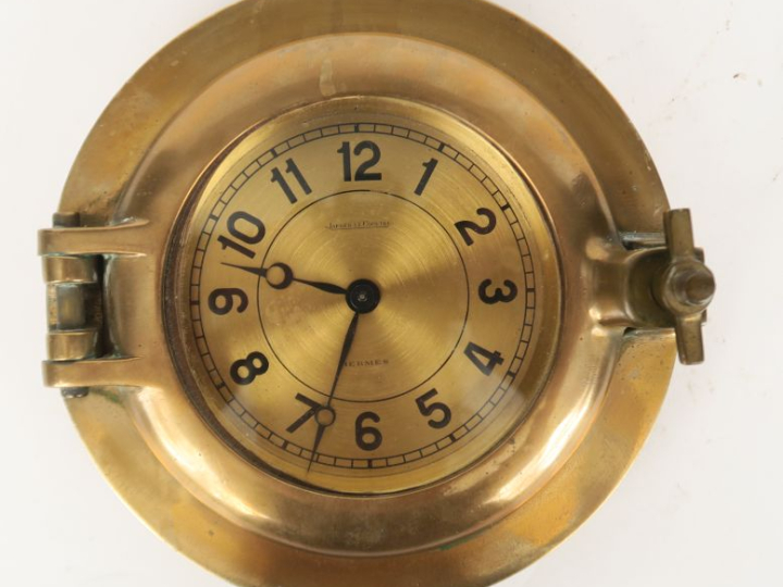 HERMES et JAEGER LECOULTRE. Cartel de marine en laiton. Signé. Dim. 8 