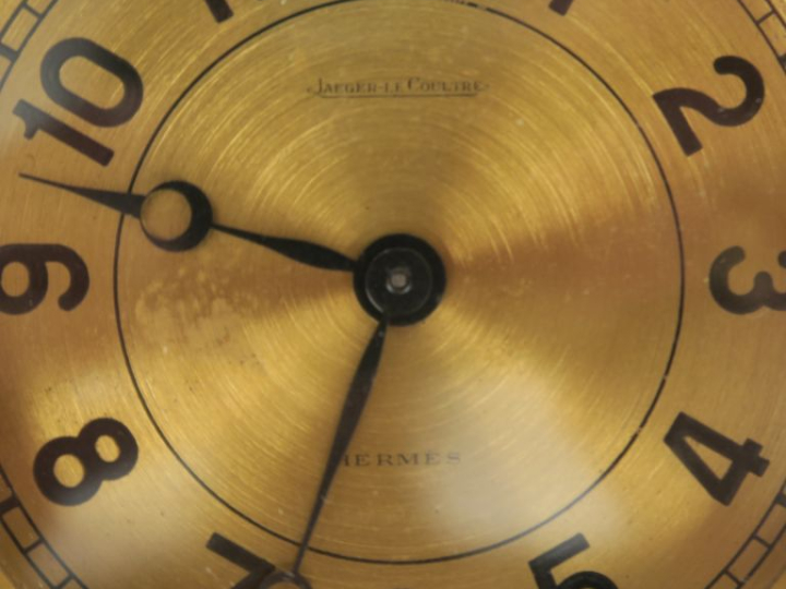 HERMES et JAEGER LECOULTRE. Cartel de marine en laiton. Signé. Dim. 8 