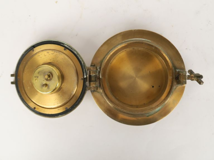 HERMES et JAEGER LECOULTRE. Cartel de marine en laiton. Signé. Dim. 8 