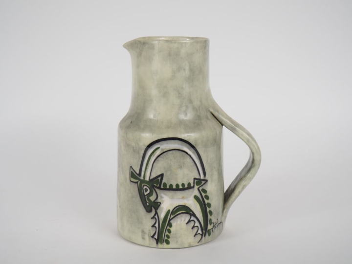 Jacques THIVAUD, ARNIS.  Pichet en faience à décor de chevreaux.  Sign