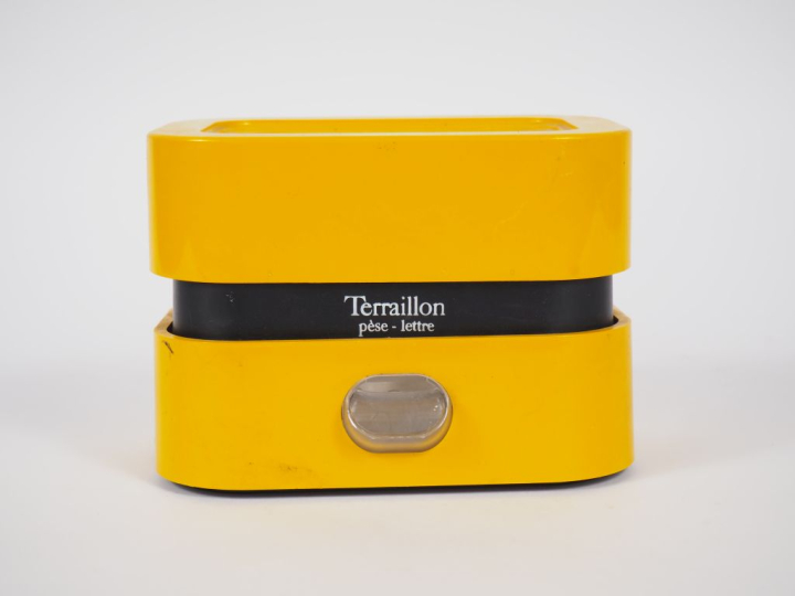 TERRAILLON. Pèse-lettre. Signé. Dim. 12 x 17 x 11 cm.