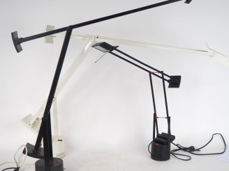 Vente aux enchères Richard SAPPER pour ARTEMIDE. Trois lampes "Tizio" en métal laqué noir