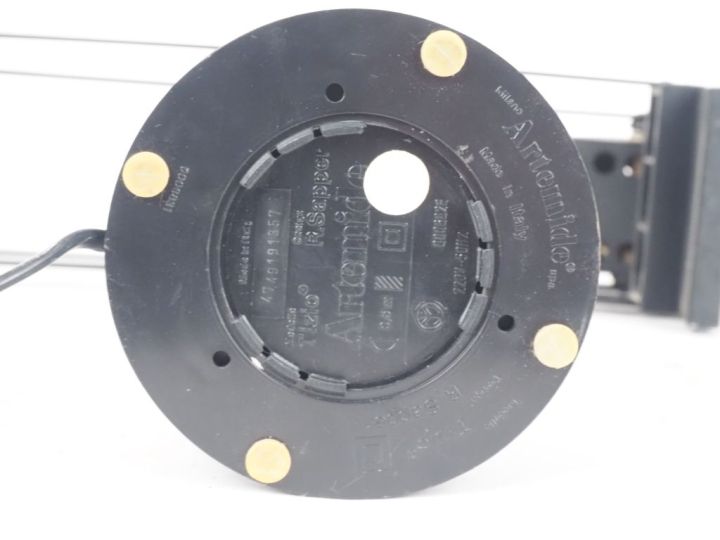 Richard SAPPER pour ARTEMIDE. Trois lampes "Tizio" en métal laqué noir