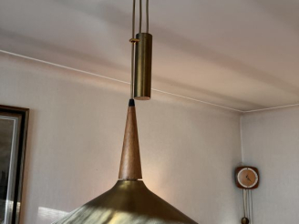 Vente aux enchères Supension années 60 - 70 de style Scandinave en laiton doré.