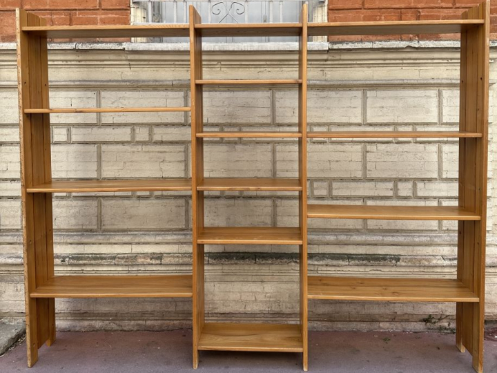 Maison REGAIN. Bibliothèque étagère en orme, à trois volumes modulable