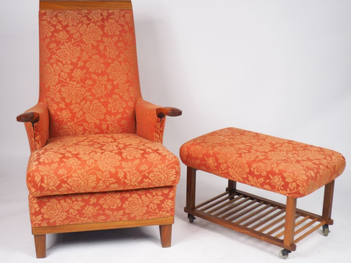 GIORGETTI éditeur. Chauffeuse et son ottomane en teck, ganiture de tis
