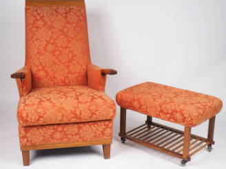 Vente aux enchères GIORGETTI éditeur. Chauffeuse et son ottomane en teck, ganiture de tis