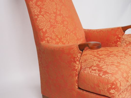 GIORGETTI éditeur. Chauffeuse et son ottomane en teck, ganiture de tis