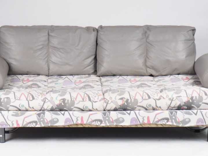 ZANOTTA éditeur. Canapé années 80 à accotoirs et dossier modulables, g