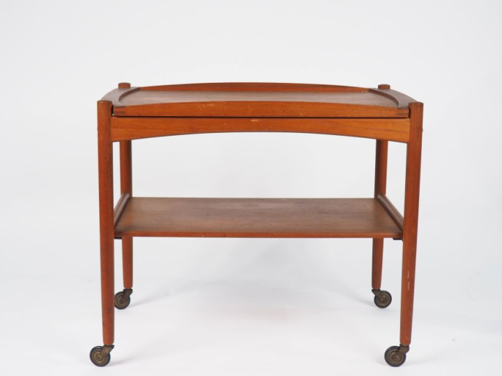 Desserte roulante fin des années 60 de style scandinave en teck. Dim. 