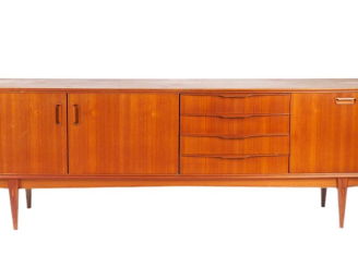 Vente aux enchères Enfilade fin des années 60 de style scandinave en teck. Dim. 81 x  247
