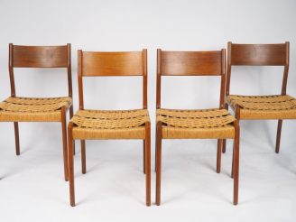 Vente aux enchères Suite de 10 chaises fin des années 60 de style Scandinave en teck, dos