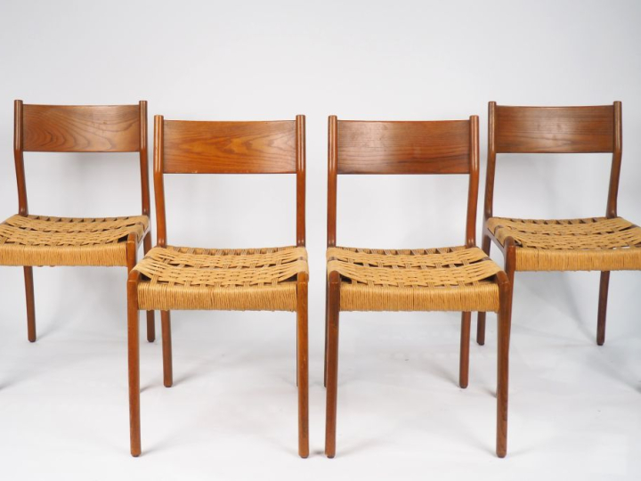 Suite de 10 chaises fin des années 60 de style Scandinave en teck, dos