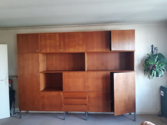 Vente aux enchères Louis PAOLOZZI pour Monopoly. Grande bibliothèque modulaire fin des an