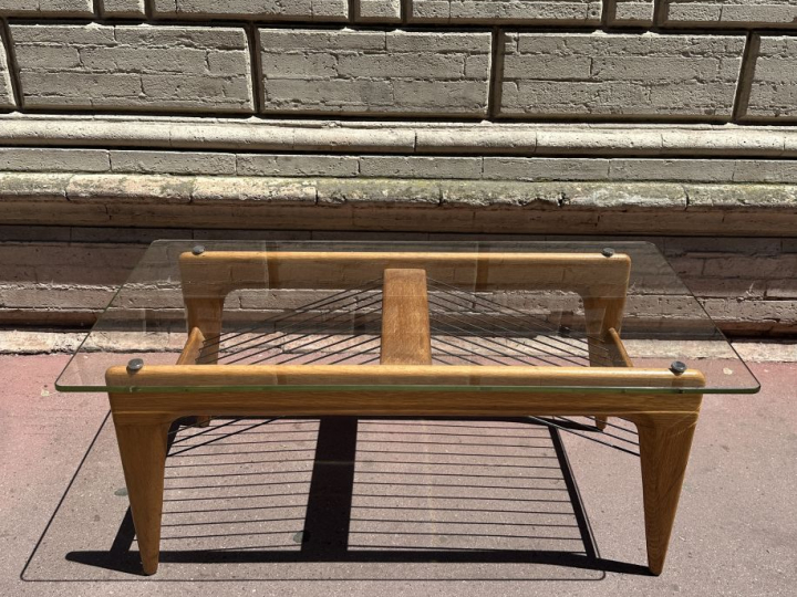 René-Jean CAILLETTE.  Table basse années 50 en bois, verre et métal la