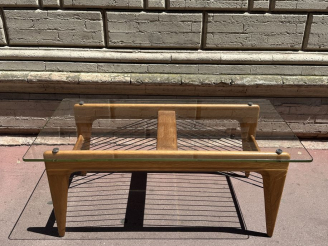 Vente aux enchères René-Jean CAILLETTE.  Table basse années 50 en bois, verre et métal la