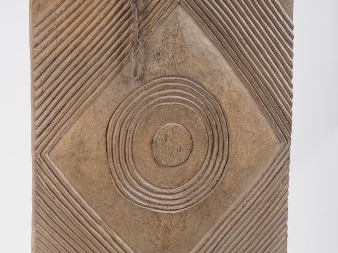 Porte de type Ibo, Nigeria Bois à patine naturelle H. 160 cm - L. 53 c