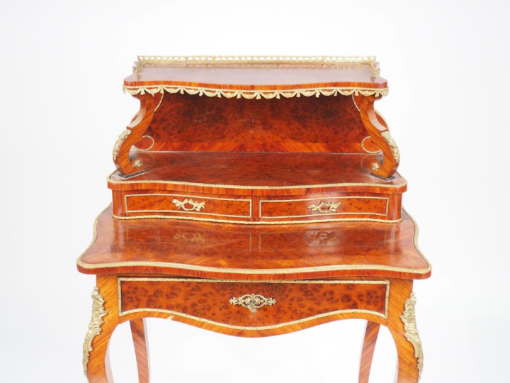 Bonheur du jour Napoléon III de style Louis XV en bois et bois de plac