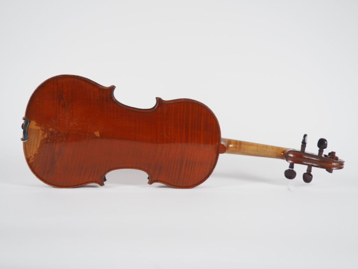 Violon d'étude 	fait à Mirecourt vers  1930	. 359 mm. (	prêt à jouer).
