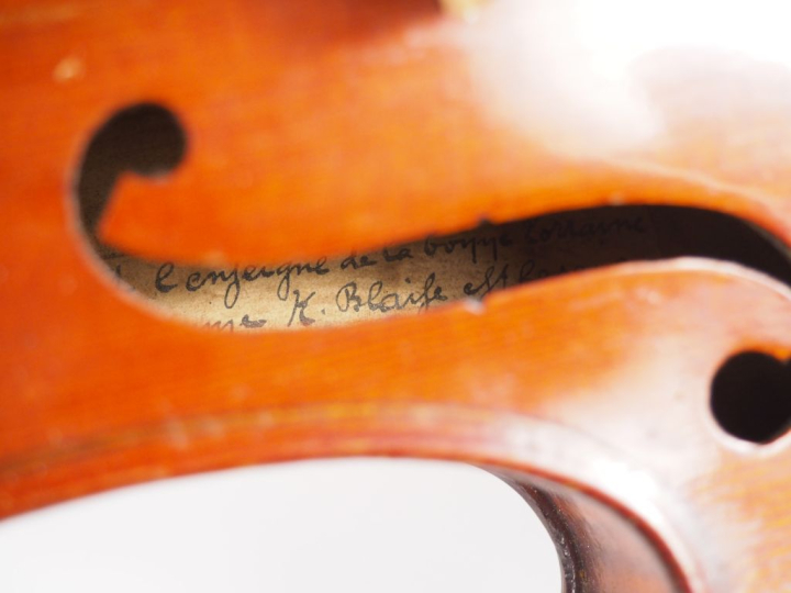 Violon d'étude 	fait à Mirecourt vers  1930	. 359 mm. (	prêt à jouer).