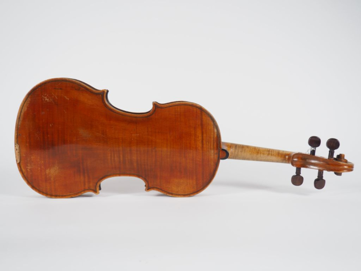 Violon d'étude 	fait à Mirecourt vers 1910. 	359mm (	à monter) Expert 