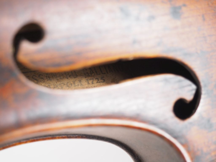 Vieux violon	 Français portant l'étiquette apocryphe "Alessandro Galli