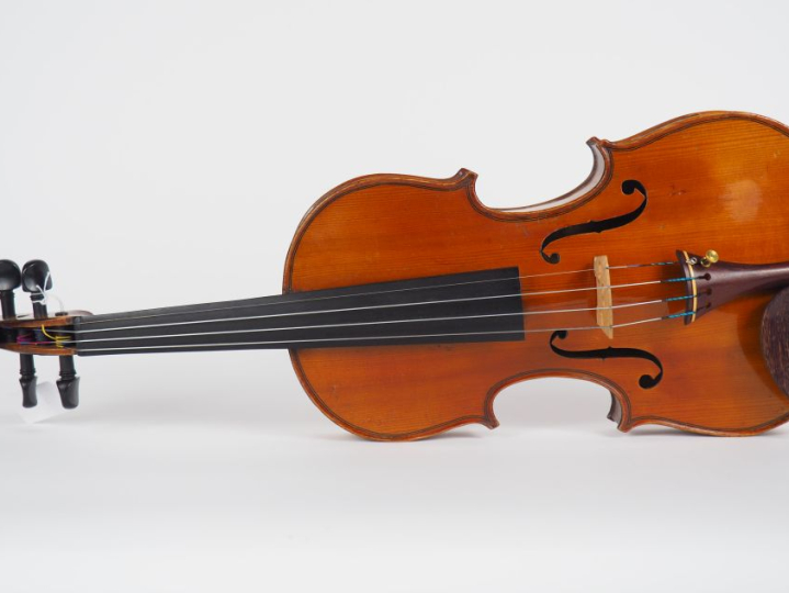 	Violon d'étude 	fait à Mirecourt 1920 dans l'atelier Cuesnon en parfa