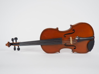 Vente aux enchères Violon d'étude 	fait main à Mirecourt vers 1915, double filet. 	355.	 