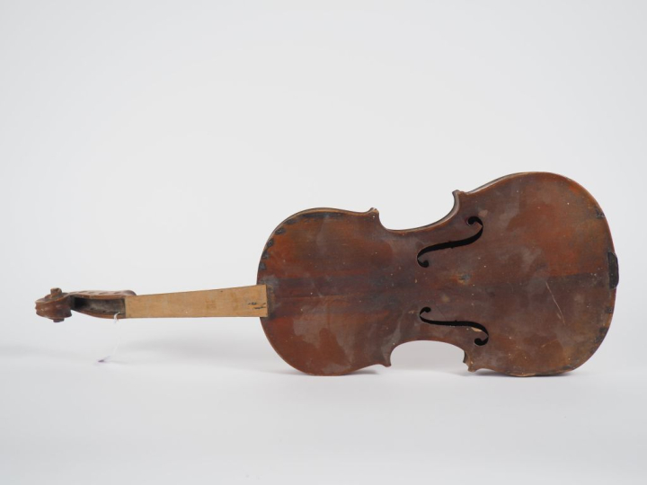 Violon d'amateur 	Français fin XIX  non fileté, 	363mm. 	(à restaurer	