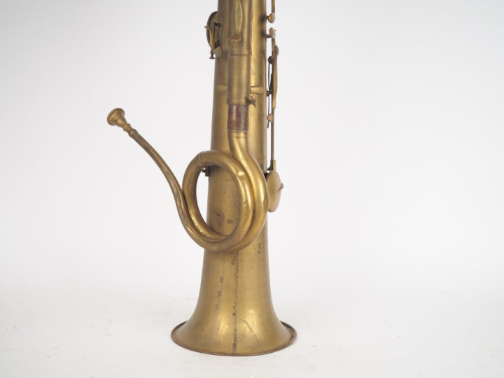 ROYET à Toulouse. Saxophone alto en cuivre. Signé.