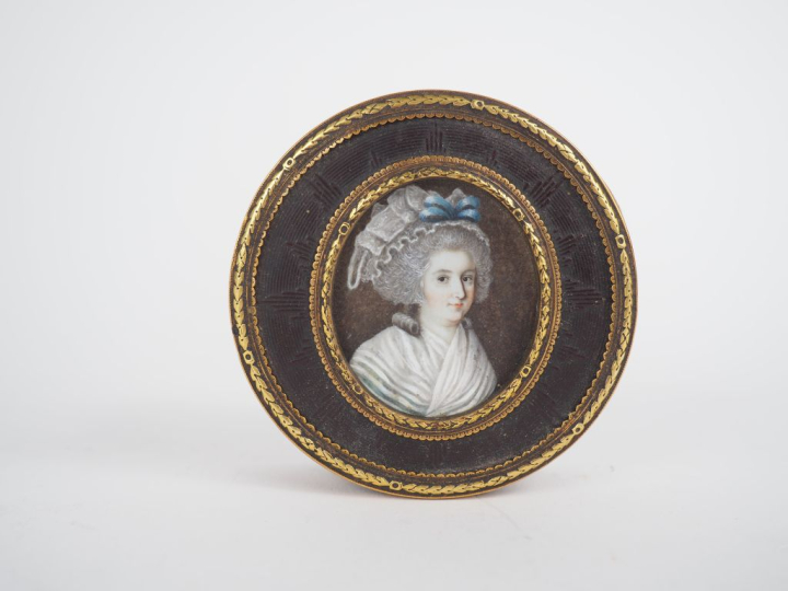 Boîte à fard fin XVIIIème - début XIXème en bois, écaille et pomponne 