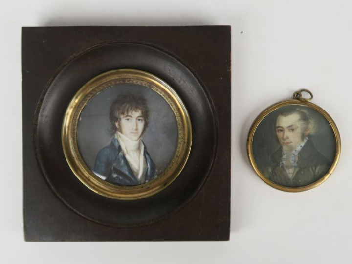 2 différentes miniatures XIXème, "portraits d'hommes". Diam. 4,5 et 5,