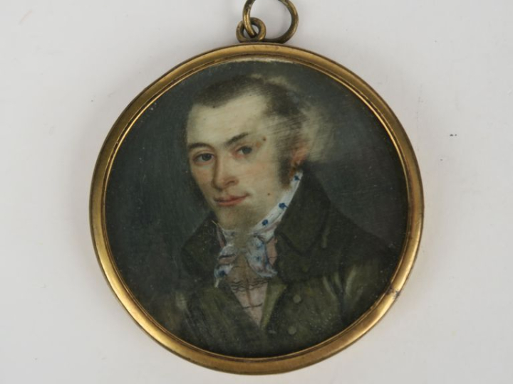 2 différentes miniatures XIXème, "portraits d'hommes". Diam. 4,5 et 5,