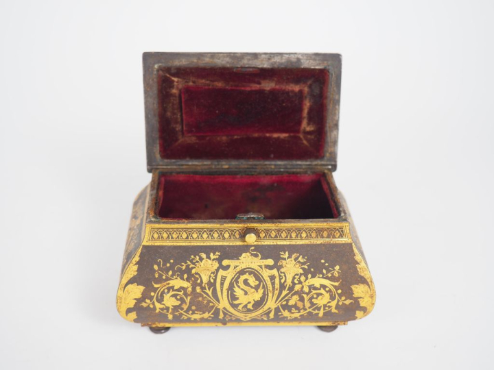Coffret à bijoux XIXème en bronze à décor damasquiné de rinceaux feuil