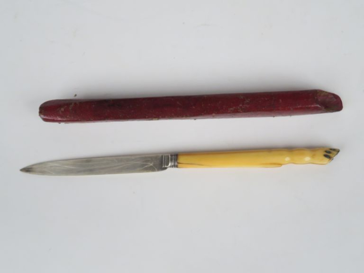 Couteau de chasse XVIIIème en argent, manche en corne sculptée se term