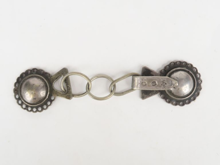 Boucle de ceinture début XIXème en argent à décor ajouré et orné d'un 