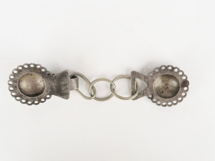 Boucle de ceinture début XIXème en argent à décor ajouré et orné d'un 
