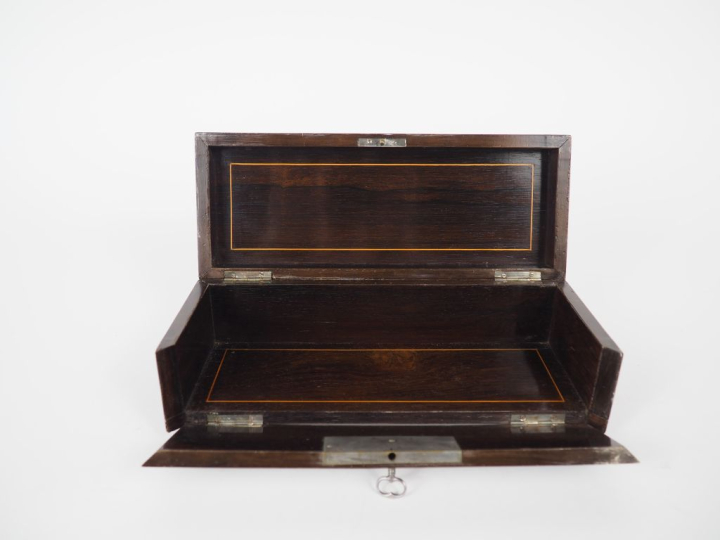 Coffret Napoléon III en marqueterie à décor de cygne nageant dans une 
