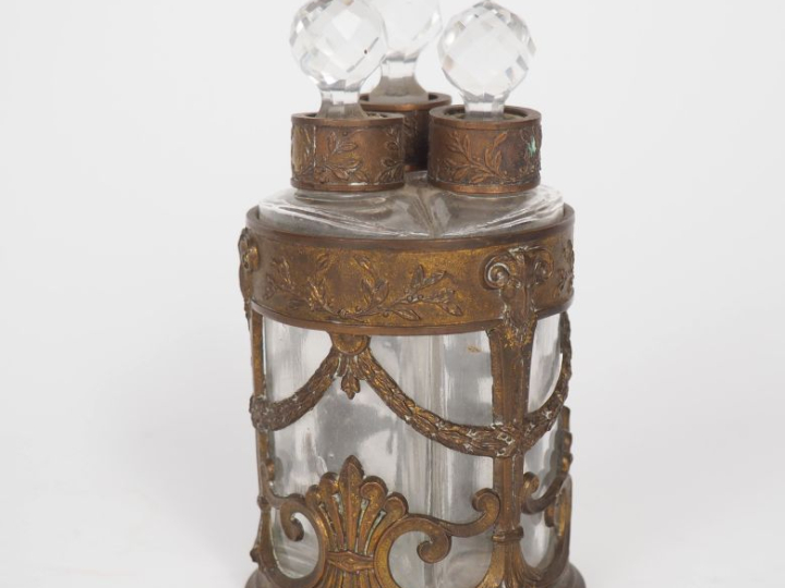 Cave à odeurs Napoléon III de style Empire en verre gainé de laiton, à