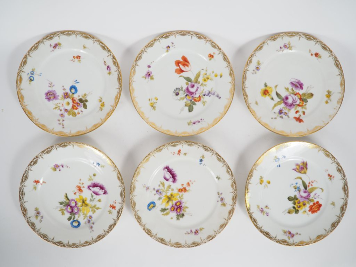 6 assiettes Restauration en porcelaine de paris à décor polychrome de 