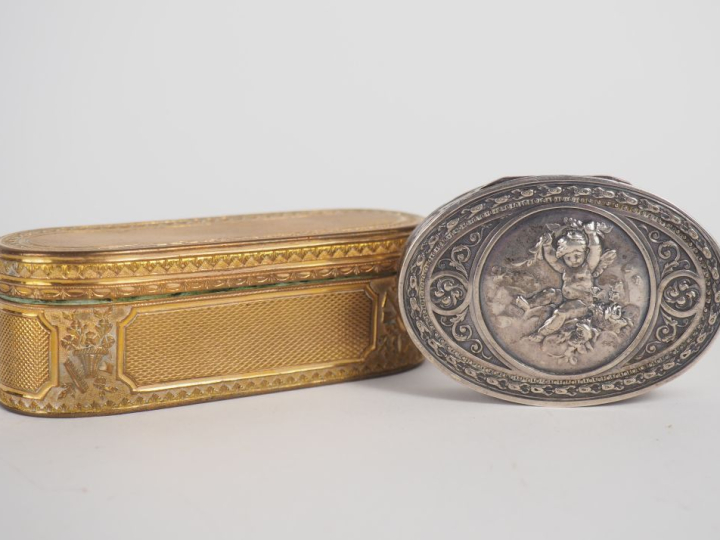Boite XIXème de style Louis XVI en argent 925 à décor dans une réserve